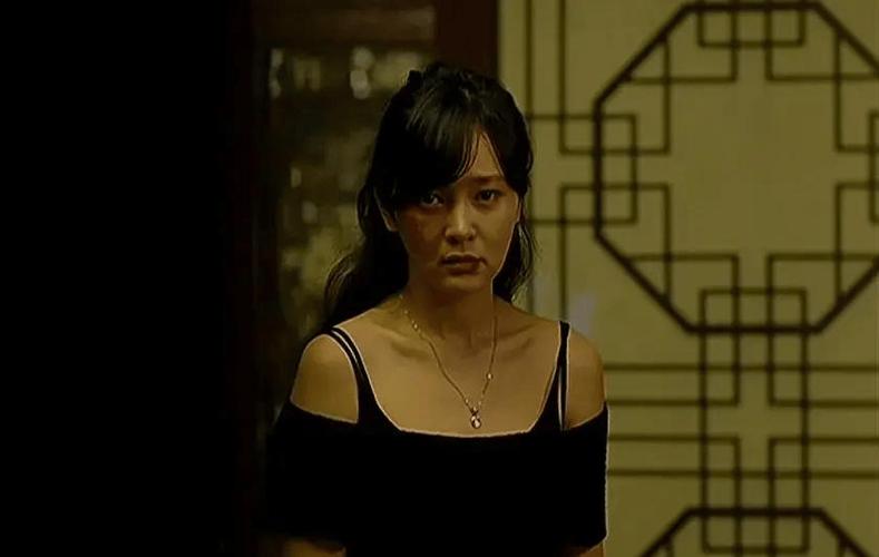 美女乳秘书的相关介绍