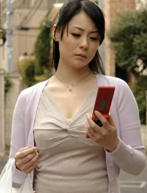 秋霞电影院网伦霞八妻子的相关介绍