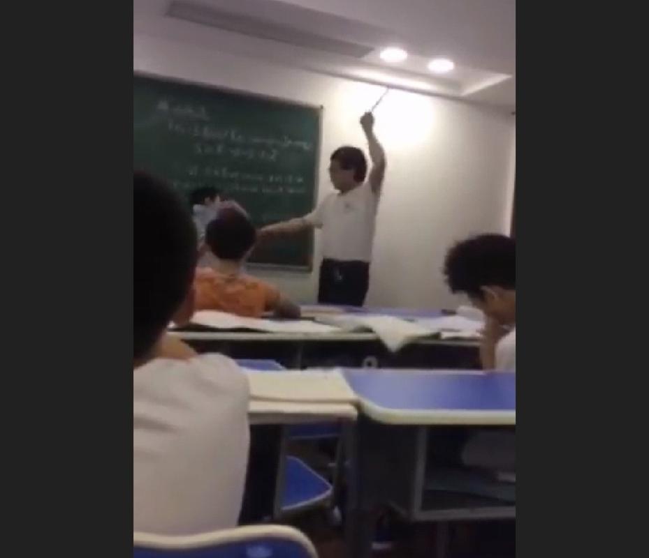 官场人妻精品12部的相关介绍