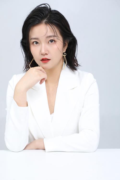 动漫美女18黄的相关介绍