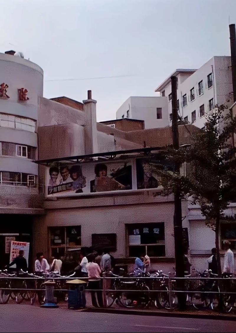 操性感美女老师的相关介绍