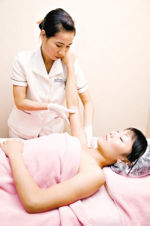 极品美女高潮出白浆的视频的相关介绍