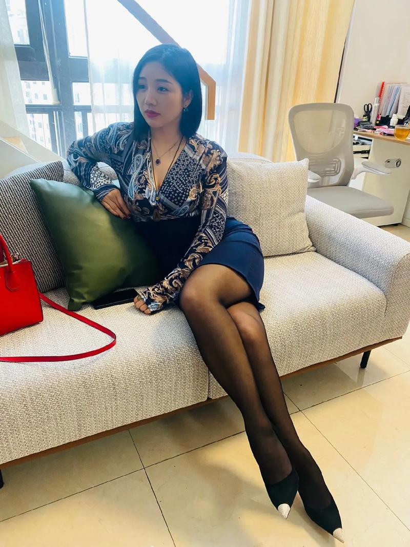 秋霞八妻子影院免费观看的相关介绍
