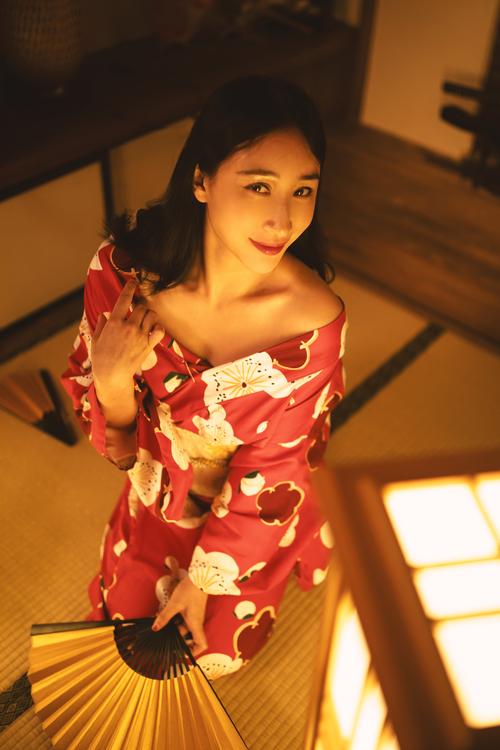 美女老师被我操哭的相关介绍