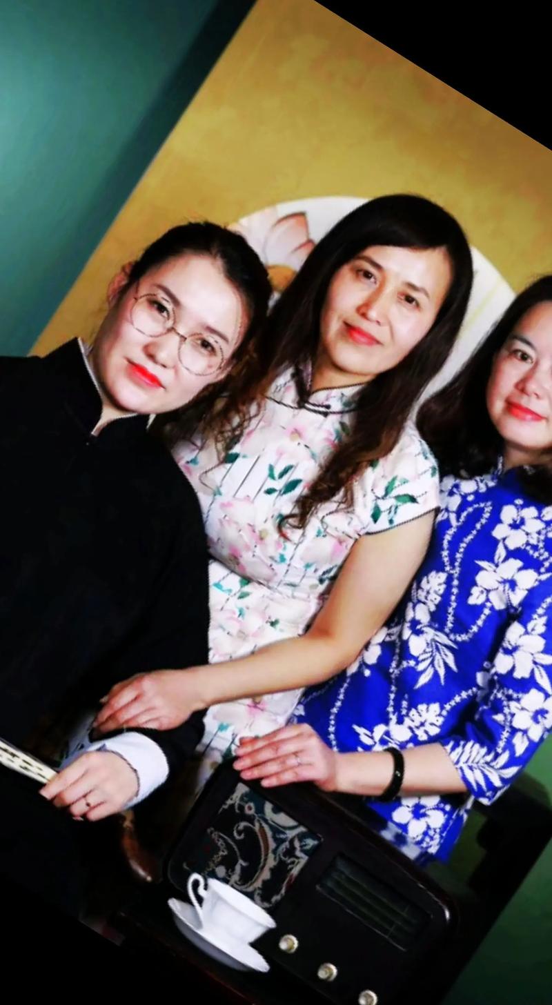 一边揉胸一边亲吻的相关介绍