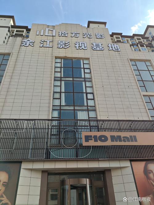 秘书巨乳的相关介绍