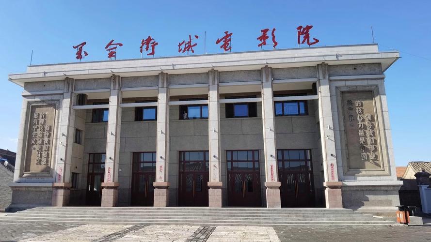 操美女老师逼的相关介绍
